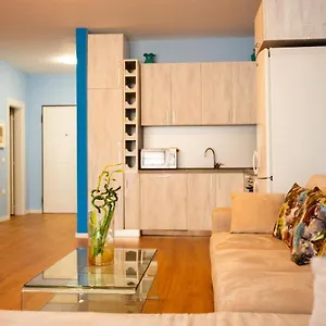  Apartment Centre Lions Gate 3